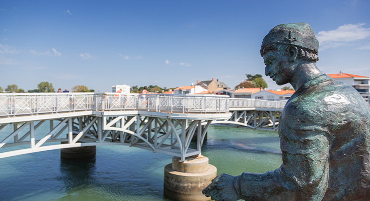 statue et pont de Saint-Gilles-Croix-de-Vie