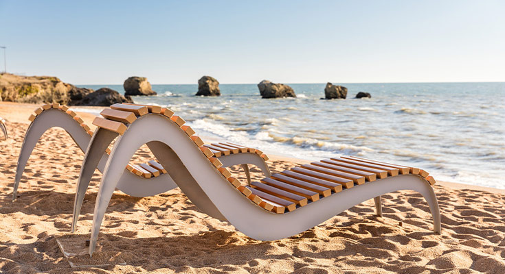 bain de soleil sur la plage proche du camping