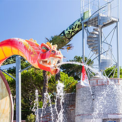 jeux aquatiques et toboggan