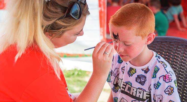 Maquillage au club enfants du camping