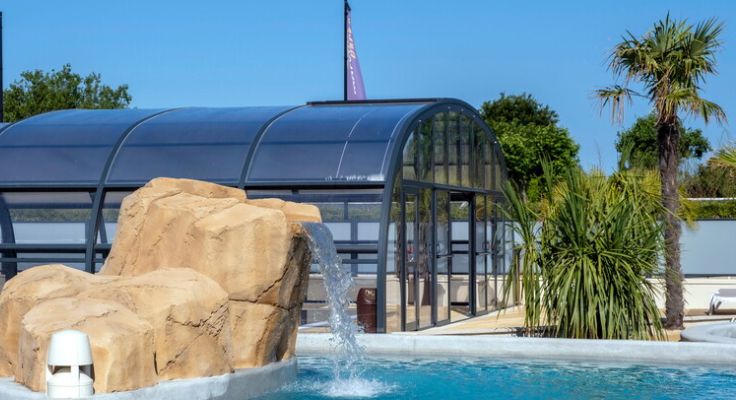 domaine du clarys piscine couverte